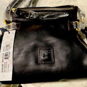 8L664 Dooney & Bourke NWT mini crossbody in black leather